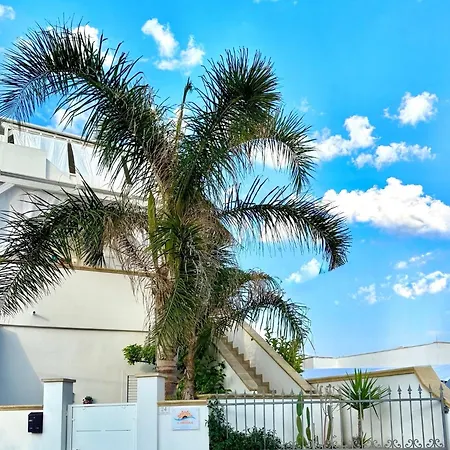 بيت ضيافة Dimora Il Girasole توري سان جيوفاني أوغينتو